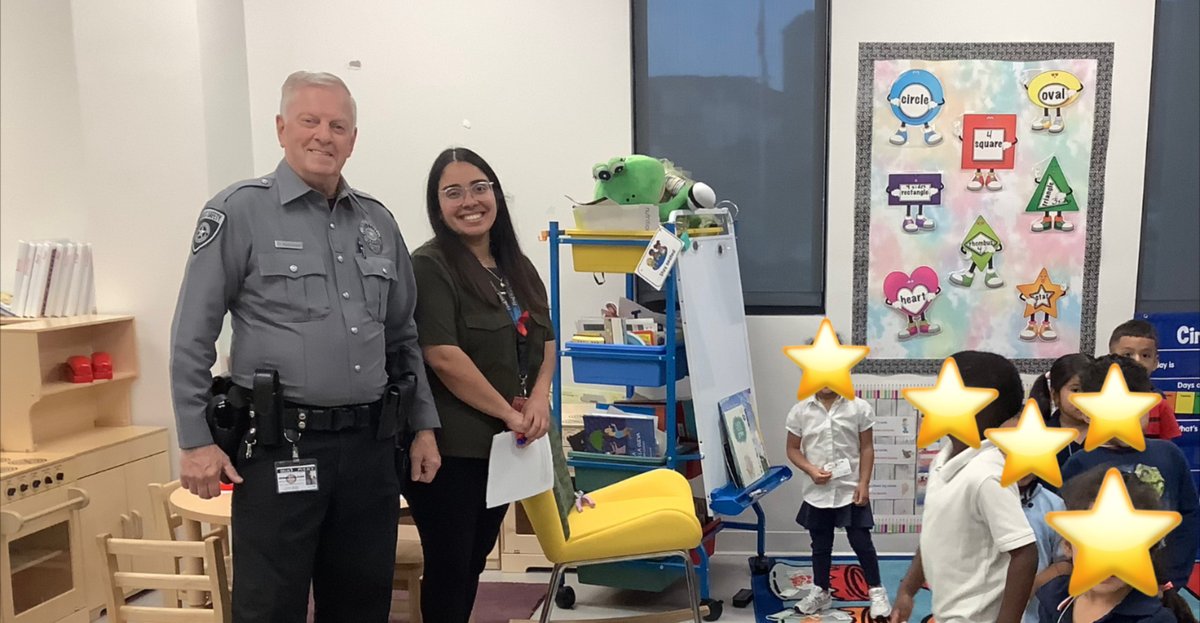 👮‍♂️ Officer 'K'@SchoolJill makes an appearance during the Brain Smart Start Routine in Ms. Roman's PK3 classroom . His 'commitment' is to ensure our little ones stay safe. @DrElenaSHill @MurilloDebbie1 @Mo1Ramirez @HildaCRobinson @crisjackson23 @Dallasacademics @AngieGaylord