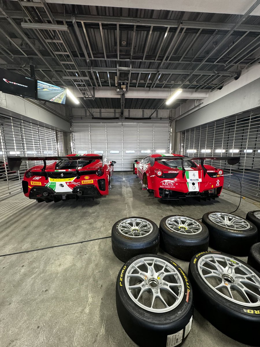 本日は富士スピードウェイでドライビングのコーチング。

Ferrari 488 Challenge Evo と458GT3 2台を使って、走行していきます。