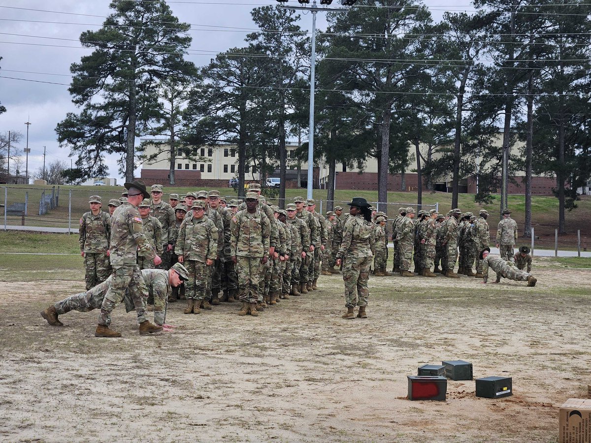 C Co starts to transition from Civilians into Soldiers starting with the disciplined pick up! <a href="/193rd_IN_BDE/">193rd IN BDE</a> <a href="/fortjackson/">Fort Jackson</a> #WeMakeAmericanSoldiers #BeAllYouCanBe