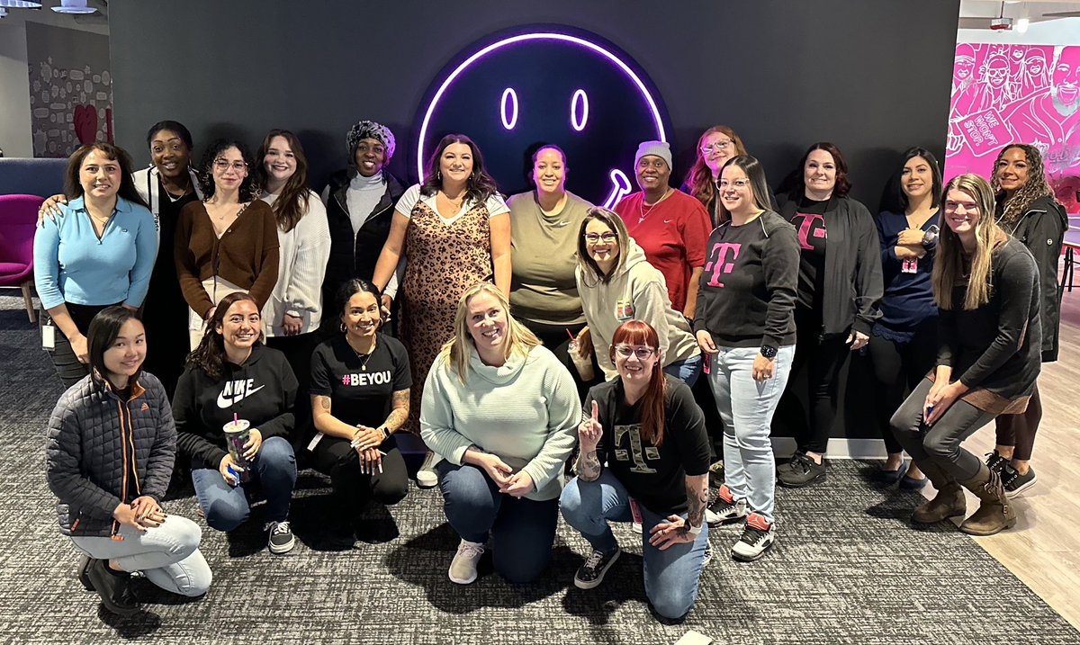 #InternationalWomansDay Proud and blessed to be able to support an absolutely amazing team. Celebrating this team of awesomeness women!  @DavidCorrao @RolandFinch7 <a href="/TMobile/">T-Mobile</a>