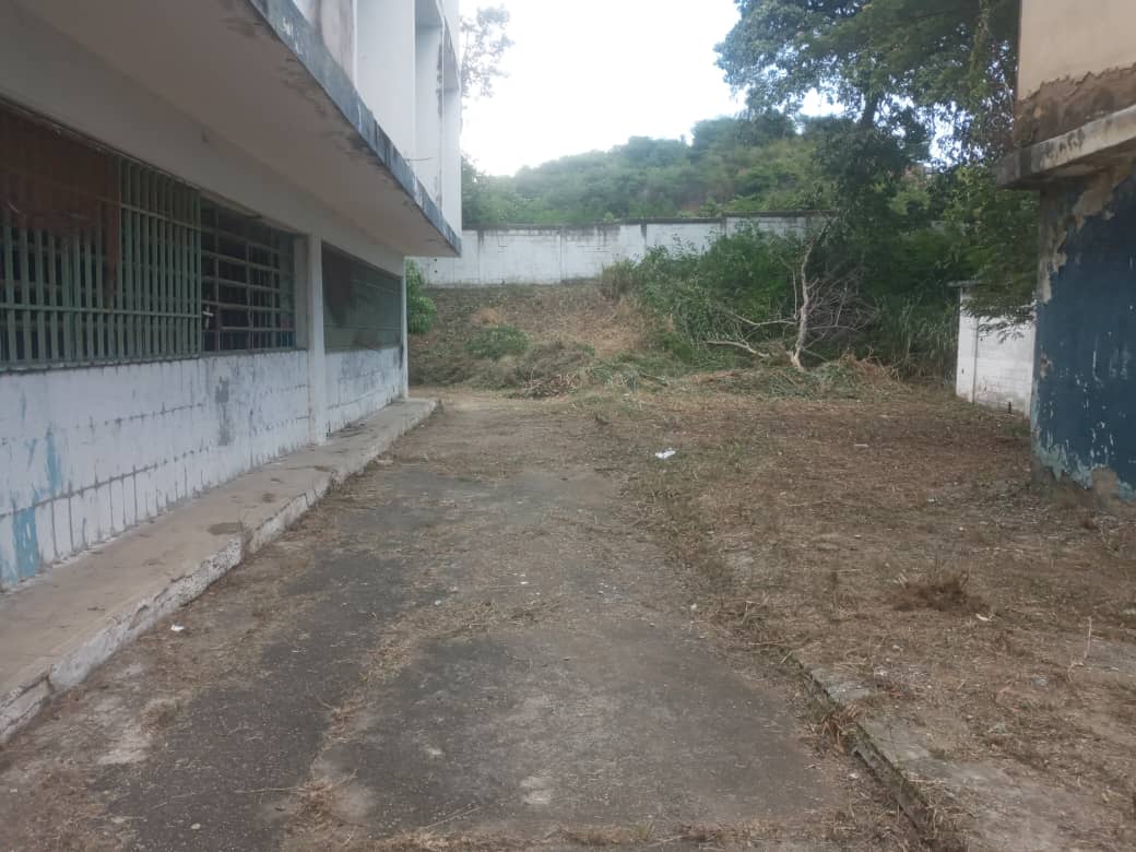 <a href="/Faraon254/">Faraon</a> Y eso QUE NO HAZ VISTO EL RAFAEL OLIVARES FIGUEROA EN SANTA TERESA DEL TUY 8 AÑOS SIN LUZ NI AGUA FALTA 70 POCETAS Y LAVAMANOS. TECHO SE DERRUMBO. SIN COMEDOR SIN PUPITRES Y SE GRADUAN BACHILLERES. SABIAS MADURO
