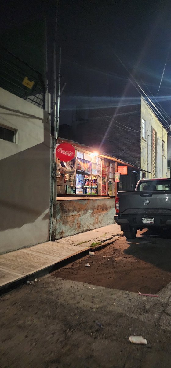 ChechoAlcala's tweet photo. @PueblaAyto @segom_puebla @SSC_Pue en esta casa y tienda existe un bar clandestino. Todo el dia hay escándalos y por las noches hay demasiadas personas ocasionando desmanes en la calle en esta privada es 5 sur b 2303 entre 23 y 25 pte. Se ha reportado al 911 pero caso omiso https://t.co/W7rF7DNQKC