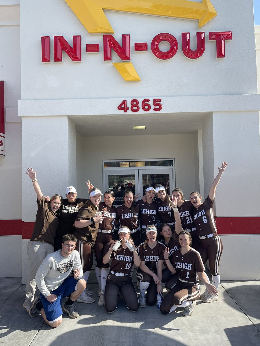 Lehighsoftball's tweet photo. Post dub grub CA style!😎 @innoutburger_ https://t.co/nSZGK56S0z