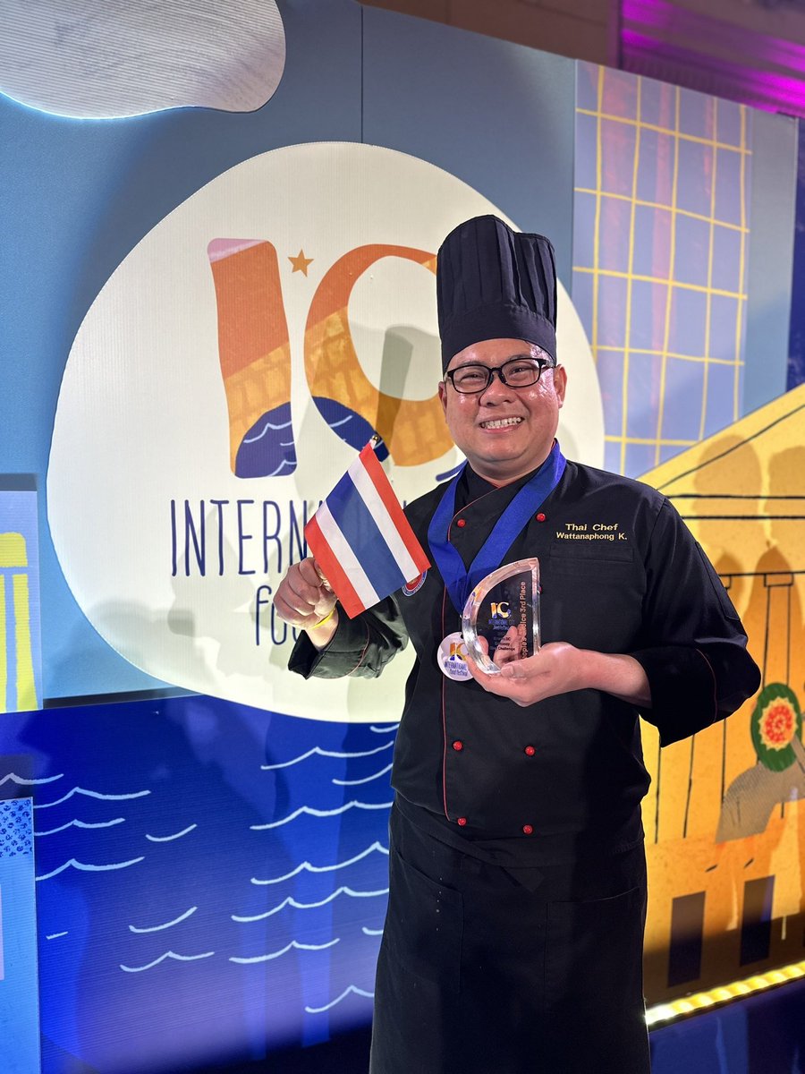 ThaiEmbDC's tweet photo. Thai Chef Wins 3rd Place for People’s Choice Award in the Embassy Chef Challenge (7 March 2024) #EmbassyChefChallenge #CommunicateXConnect #สื่อสารการทูตไทยเชื่อมไทยสู่สากล https://t.co/RCySRoPdnr