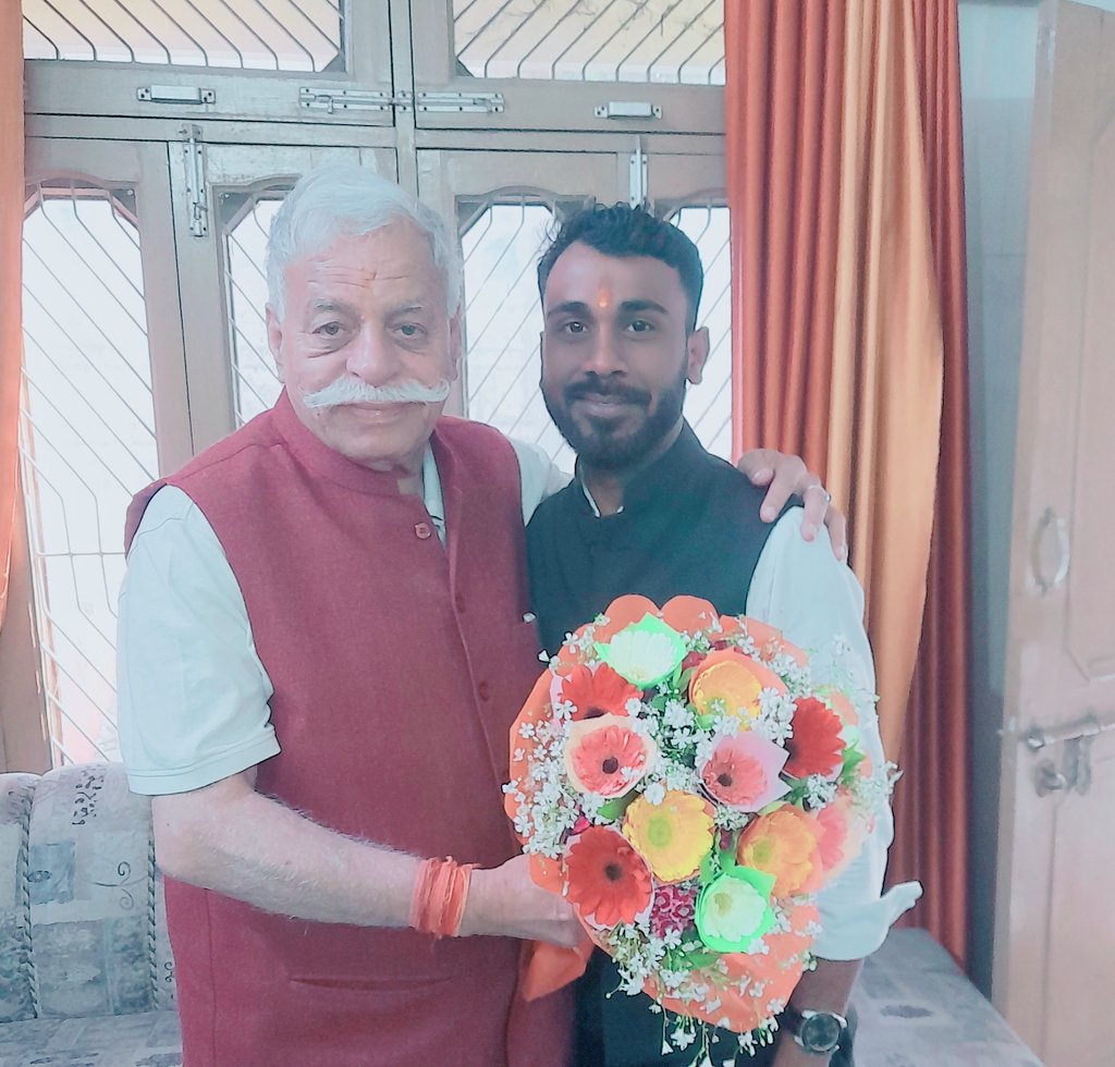 Amresh4up's tweet photo. हमारे अभिभावक, 
माननीय विधायक व प्रांतीय अध्यक्ष @sureshtewariBJP जी से मिलकर जन्मदिवस की शुभकामनाएं दी । https://t.co/pSwumz43qk