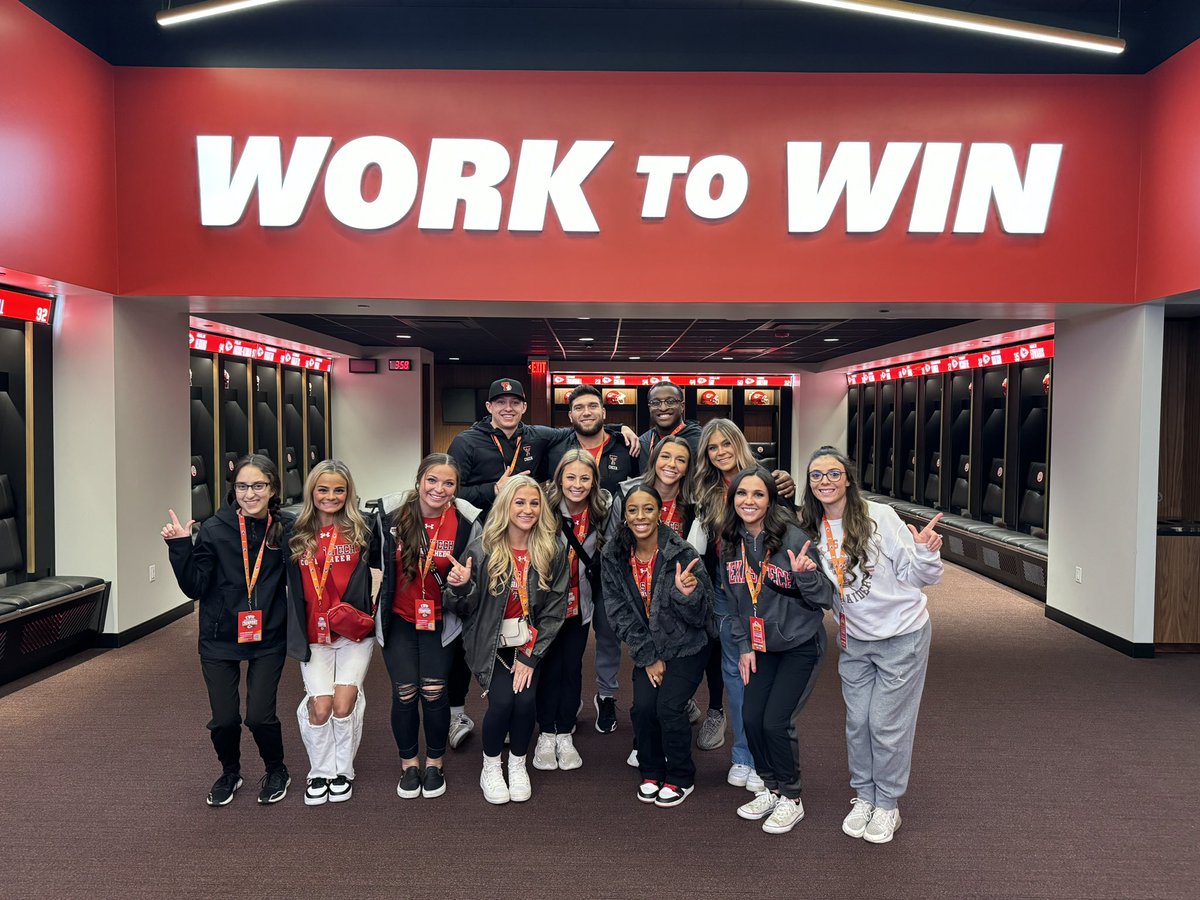 ttucheer's tweet photo. Big 12 #TravelSquad #FAM adventure day! Toured Arrowhead Stadium &amp; got the honor of meeting #Ray who had so many cool stories! #worktowin #ChiefsKingdom https://t.co/8Q6QRG0aDN