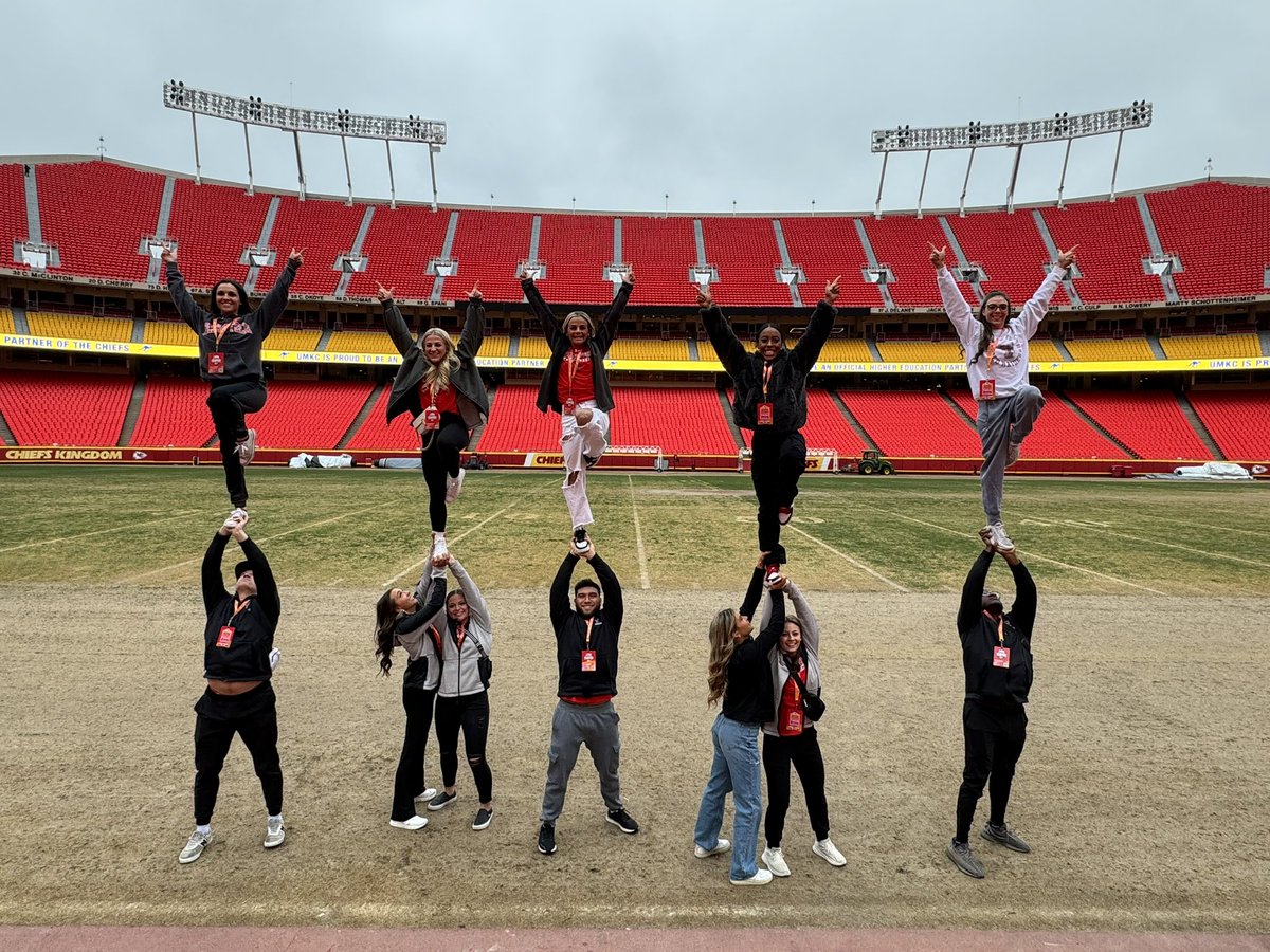 ttucheer's tweet photo. Big 12 #TravelSquad #FAM adventure day! Toured Arrowhead Stadium &amp; got the honor of meeting #Ray who had so many cool stories! #worktowin #ChiefsKingdom https://t.co/8Q6QRG0aDN