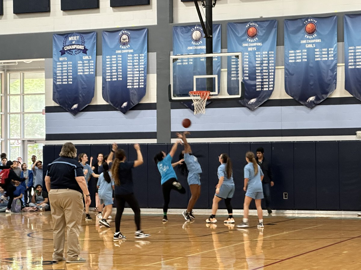 msjteachestech's tweet photo. Another teachers vs students basketball game in the books. And the Teachers win!!! @dataedwhite @EWMS_athletics https://t.co/ze7iHeFwiI