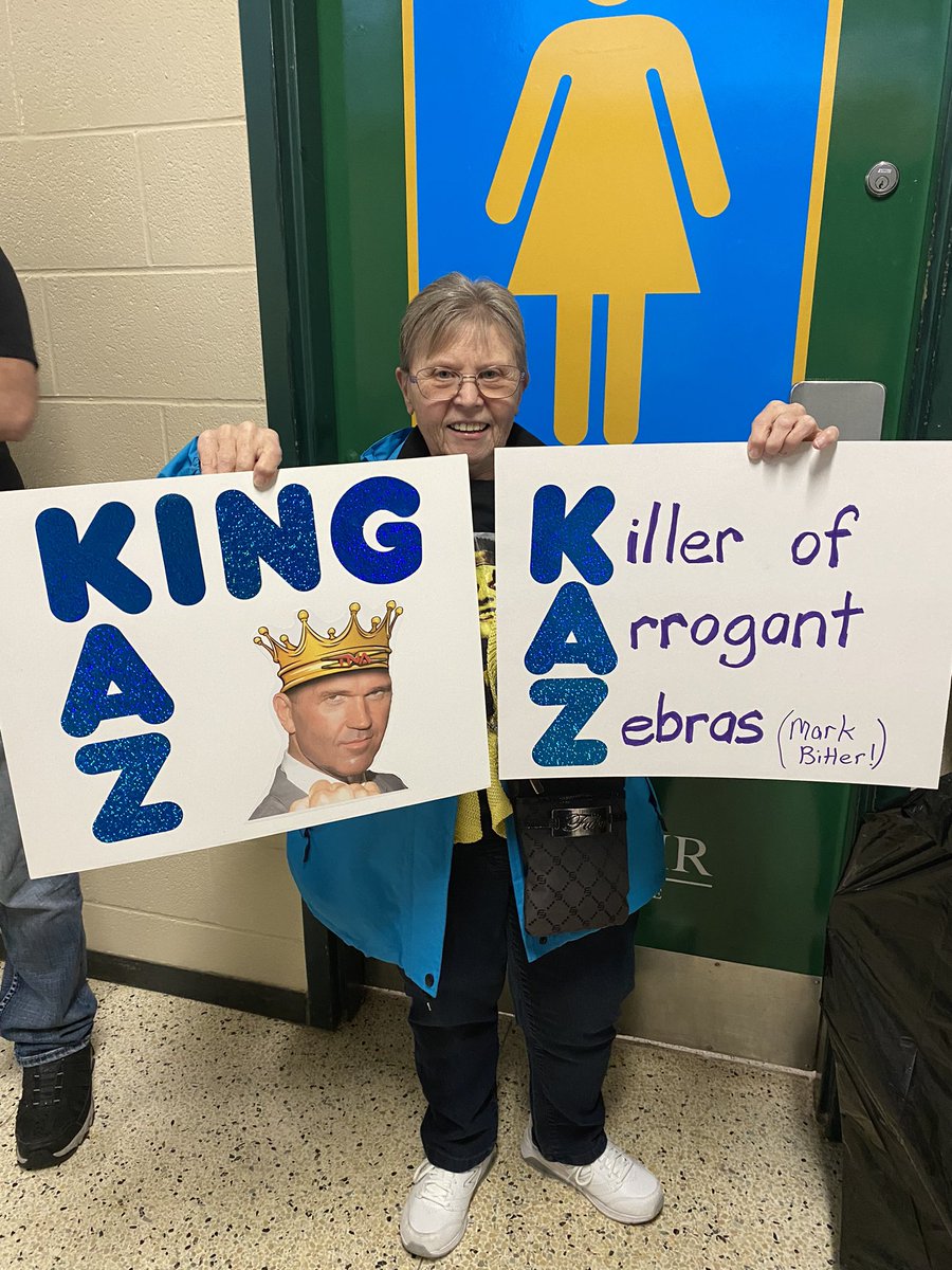 MagnerBetsy's tweet photo. Missing you here in this shithole of Windsor! Wish you could be here even if you don’t! @FrankieKazarian @milanmiracle is so unfair! https://t.co/TSG0JHkClo