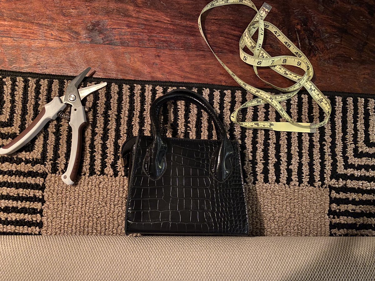 HotTea1223's tweet photo. Carpet purse #3 is in the works! 🤩🤩🤩

@GoodwillNCT #projectgoodwill2024 https://t.co/6uWnT8Qf6E