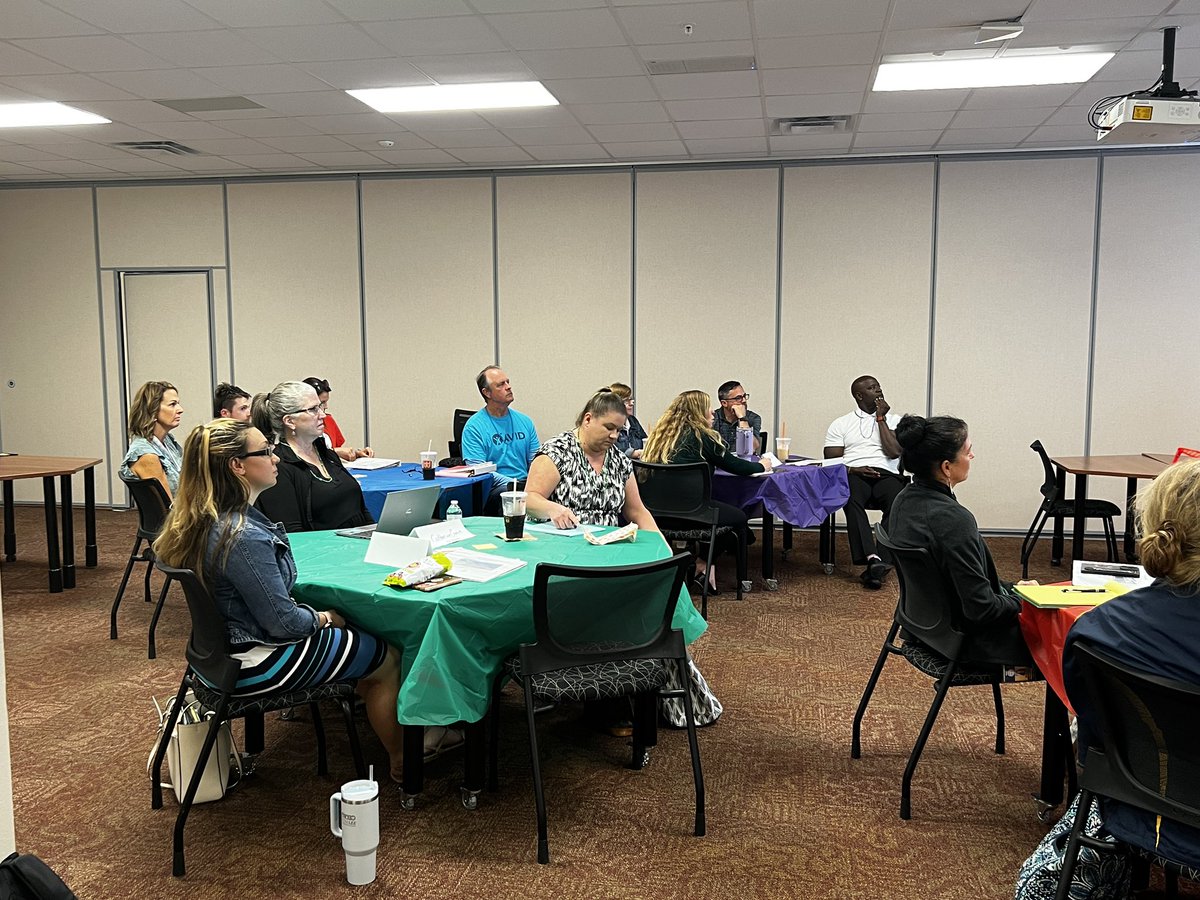 🚨Excited to see aspiring leaders dive into learning centered around Professional Learning and Recruitment! Mr. Cook and Mrs. McCaslin, are empowering the next generation of educational leaders. ✨ @LeeSchools #aspiringleaders #professionallearning #LeadershipDevelopment #lead