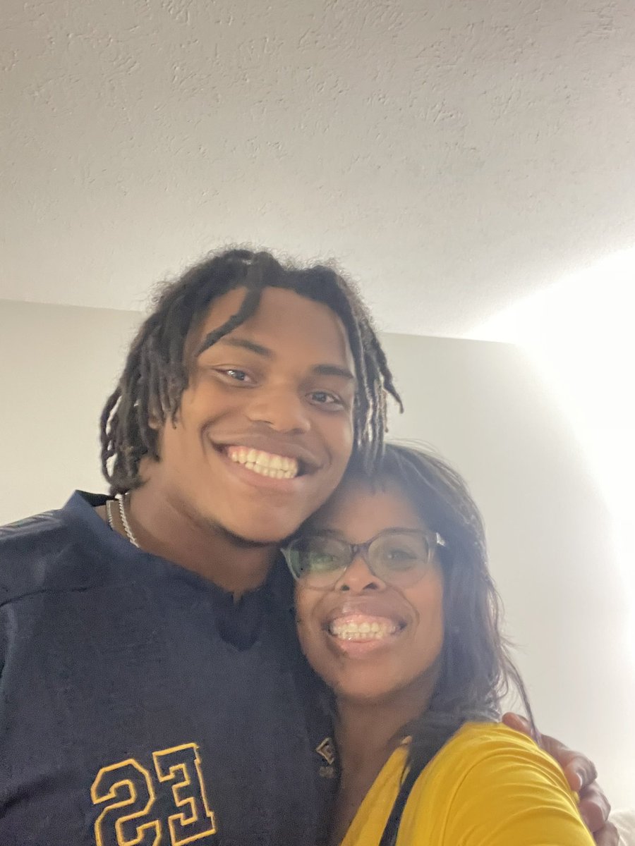 dudley_risa's tweet photo. Join me in wishing my handsome baby a very happy birthday 2️⃣1️⃣ ❤️🥰🥳🎉🎂🎈 @dudley_brayden https://t.co/Auf3GU83Iq