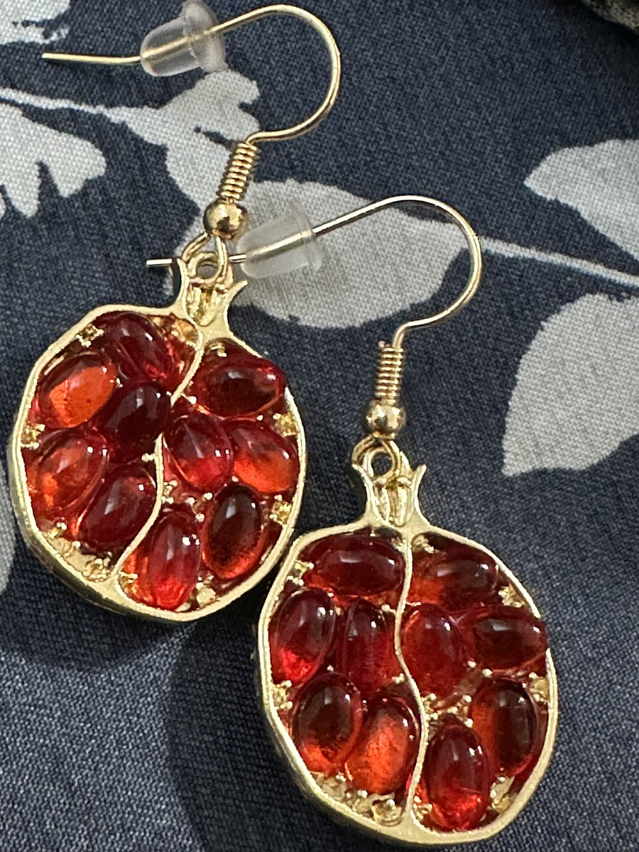 wanyinswife's tweet photo. got these super cute pomegranate earrings https://t.co/STIJkGqJna