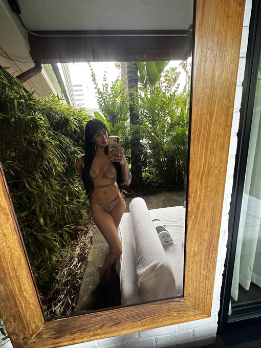 Thinking about a quick trip to Los Angeles next week, what do we think? https://t.co/yTz1hmQlRf