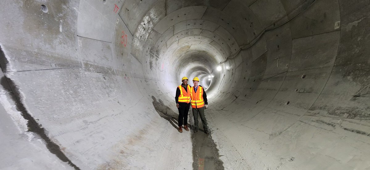 Spent the morning touring our waste water overflow tunnel with @CMDanStrauss and our @SeattleSPU in Ballard. The construction and engineering was phenomenal! Facts 👇🏾 ✅️ 2.7-miles-long ✅️ 19ft diameter ✅️ 30M gallons of untreated sewage and stormwater ✅️ $570M Dollars
