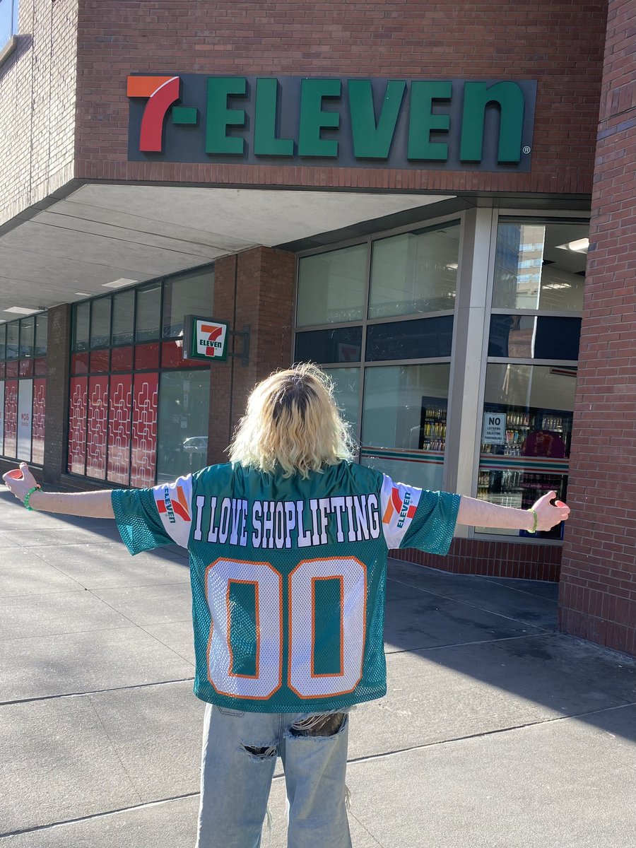 bejalvin's tweet photo. FUCK YOU @7eleven !!!!!! https://t.co/AjZWQNgdk3