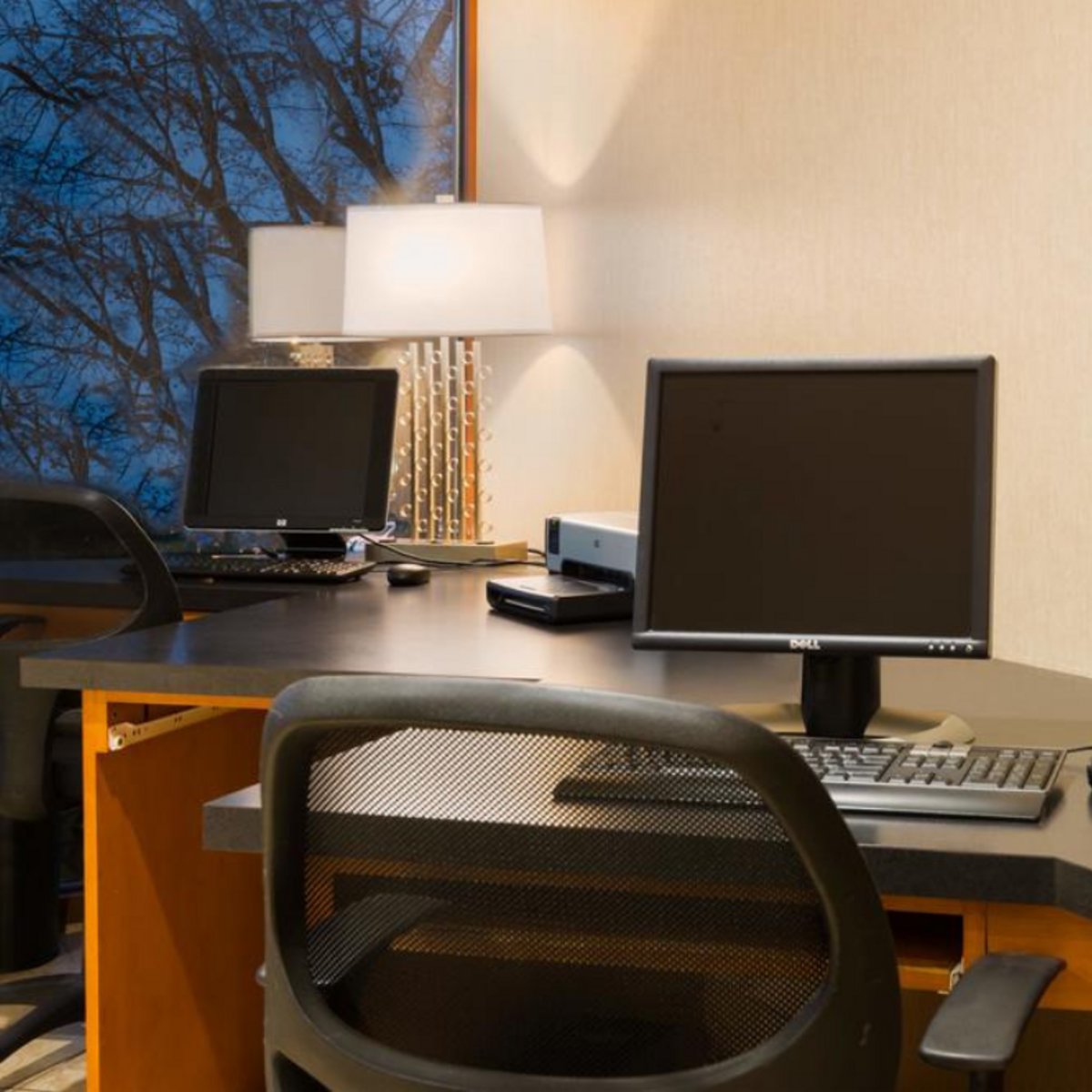 Need to print off a self-guided tour? Fax a contract? Respond to multiple emails? Hop over to our business center to fulfill any last minute tasks you may have. We look forward to hosting you in #Knoxville!  bit.ly/3pxekkt #holidayinn #travel
