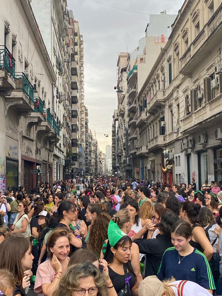 lmarajofsky's tweet photo. Otro #8M en las calles 🔥 Estamos enojadas sí, pero nunca solas ✊💚
#ParodeMujeres
#Orgullosamentefeministas https://t.co/aPnH5H2Cwe