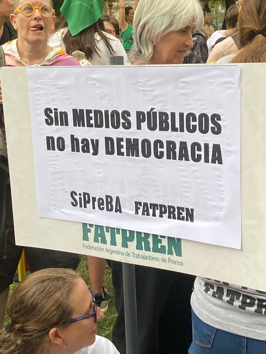 lmarajofsky's tweet photo. Otro #8M en las calles 🔥 Estamos enojadas sí, pero nunca solas ✊💚
#ParodeMujeres
#Orgullosamentefeministas https://t.co/aPnH5H2Cwe