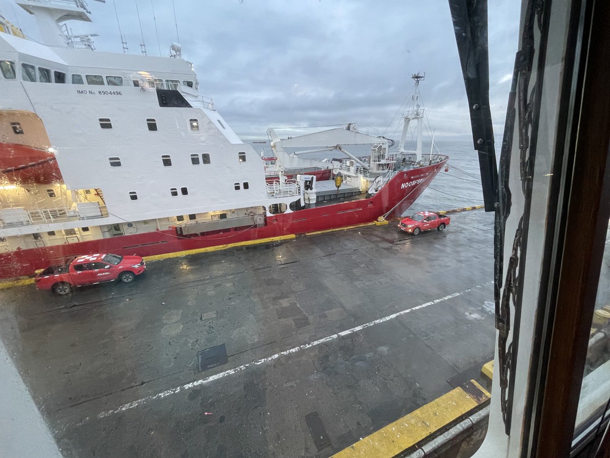 Noosfera (RRS JCR) pictured through the window of ⁦@BAS_News⁩ SDA alongside at Punta Arenas ⁦@UEAResearch⁩ ⁦@ueaenv⁩ #AntarcticPICCOLO