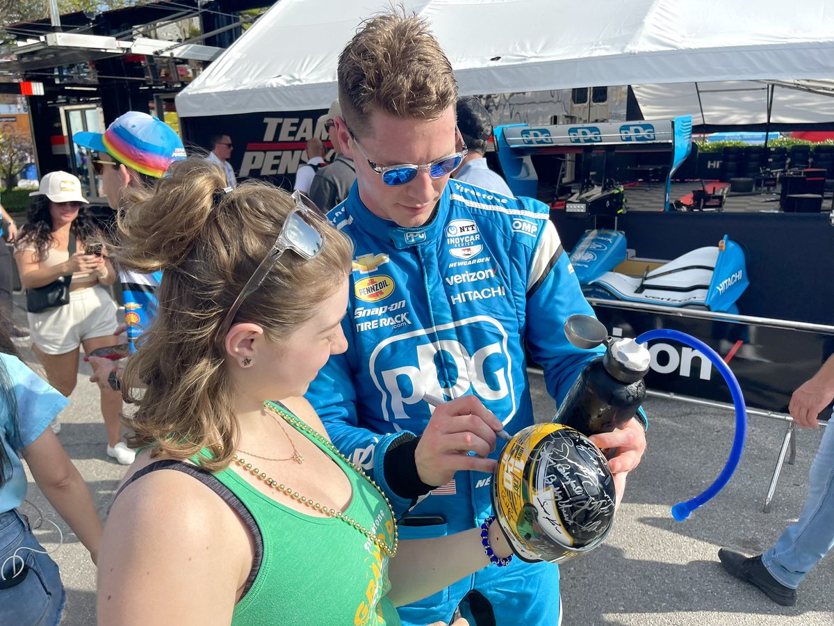 _Retro_Rebel_'s tweet image. Found @JosefNewargden to add his name to my #Indy500 winners only helmet. @GPSTPETE @IndyCar #GPStPete #IndyCar @Team_Penske