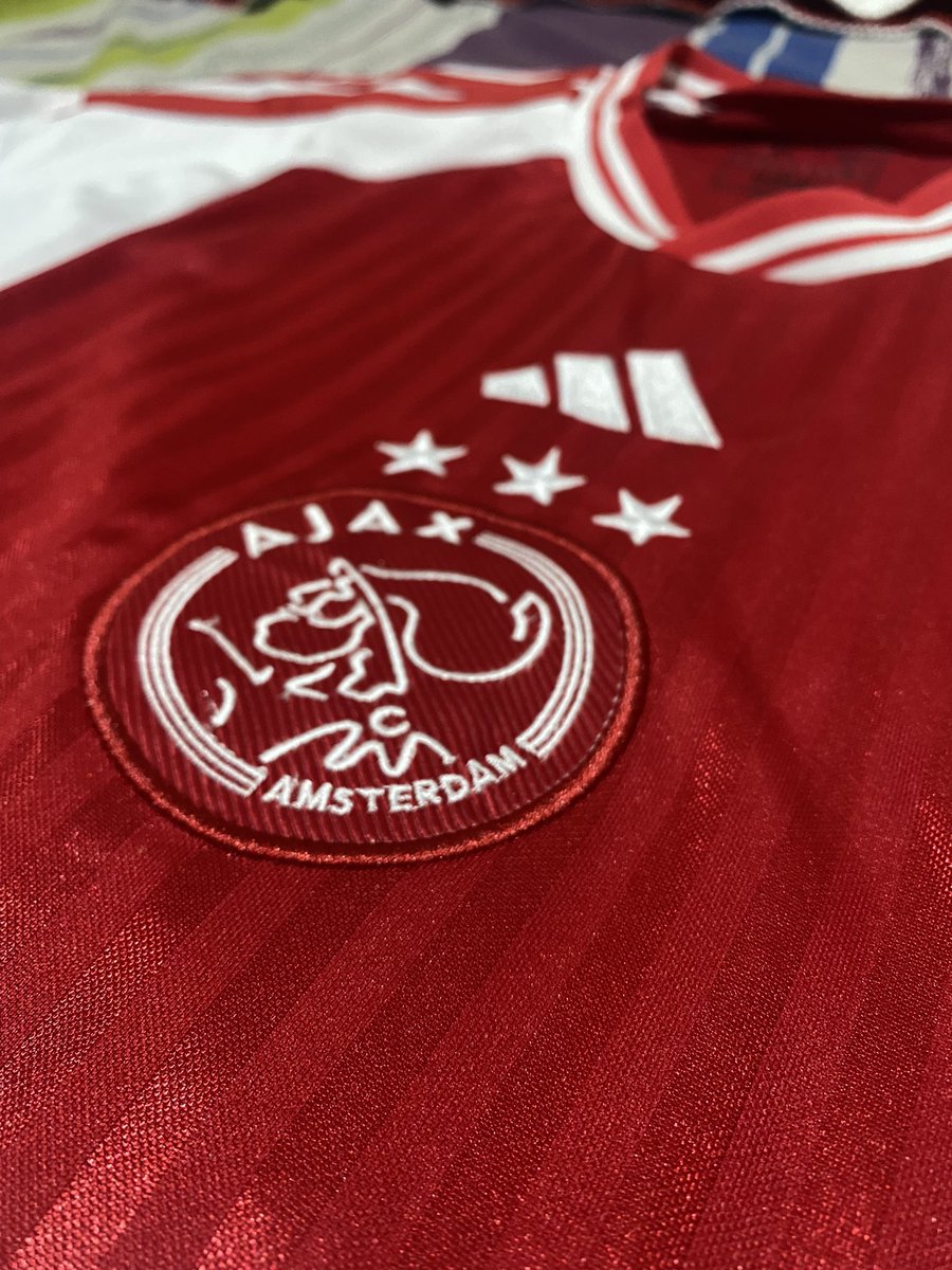 Llegaron después de 45 dias estas hermosuras de grkits, campera del sao reversible y y una de las mejores titulares del ajax
Siempre de la mano de los tutoriales de <a href="/GorrasCavs/">Gorras CAVS</a>