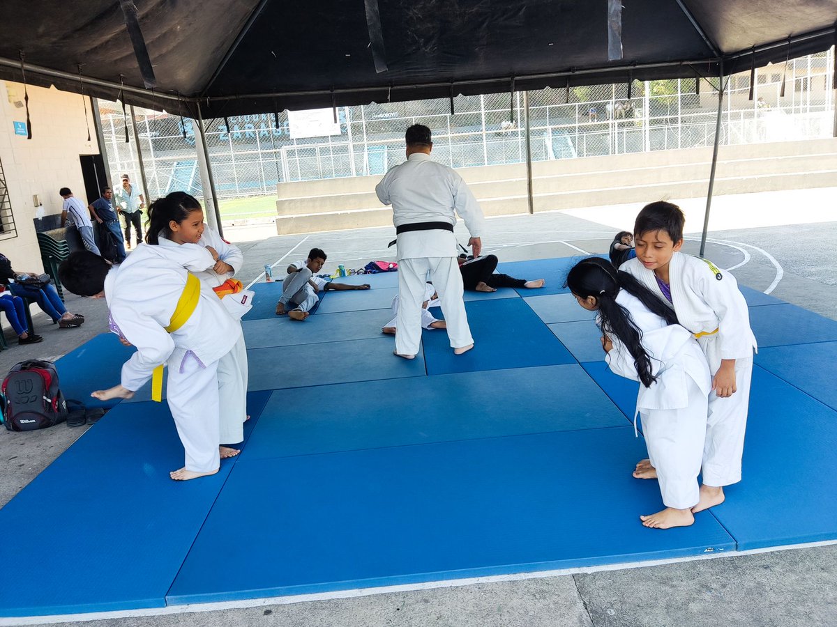 César Godoy 🇸🇻 tweet media