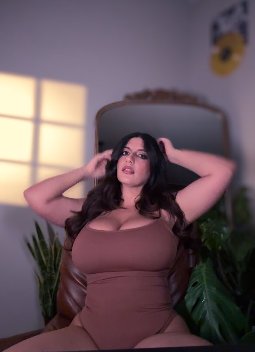 TheSarahArabic's tweet photo. make out with me https://t.co/o64CdfQfCk
