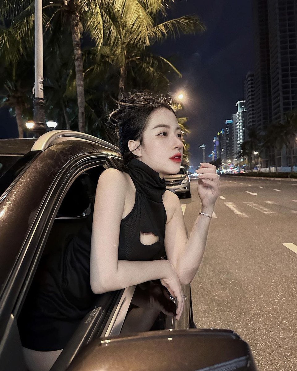 HaMyydamdang's tweet photo. Cuối tuần mọi người có đi chơi ở đâu không ạ 😉😉 https://t.co/pqy6D7NwUA