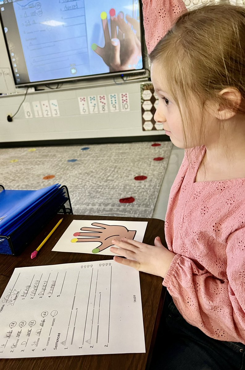 The K-2nd grade teachers <a href="/HeartlandES/">Heartland Elementary</a> are teaching foundational literacy skills to mastery!👫🏽 The goal is for all students to read on grade level &amp; beyond. This is the focus of their daily work in the reading block!💙 #HCSBetterTogether #ReadersAreLeaders #IMSE