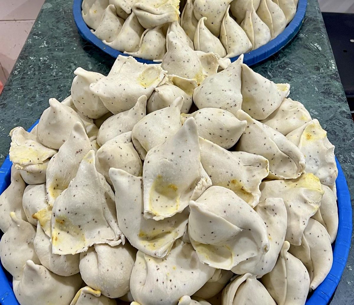 jyotirgamoy's tweet photo. To all vegetable samosa lovers….never say “no” to freshly made Samosa. Share with someone who loves it.
#samosa #vegetarian #vegetablesamosa #foodsandflavorsfromnepal #tasteofnepalcookbook https://t.co/I2WIW2YYti