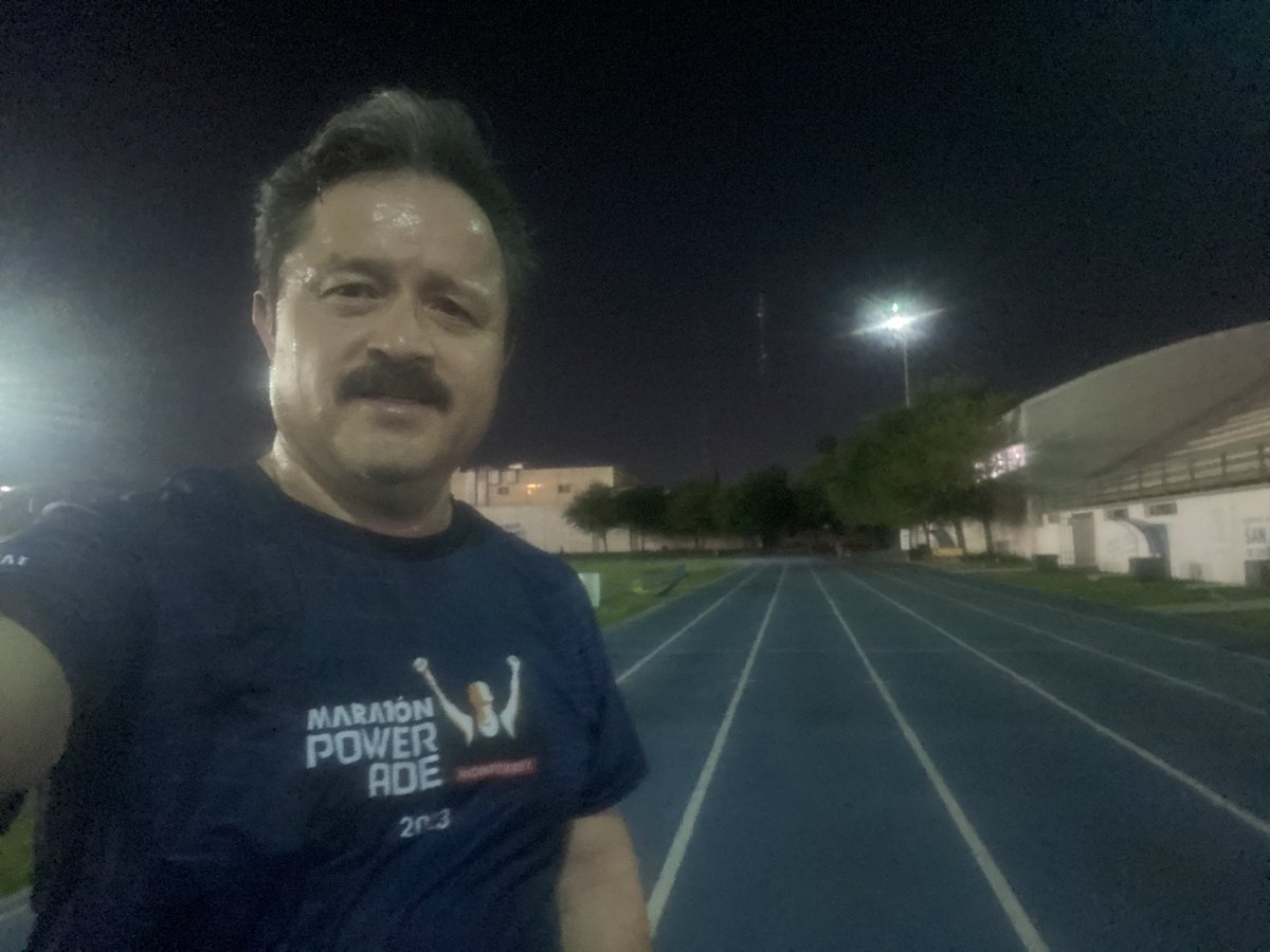 Pista 🏃🏻‍♂️Pista 🏃🏻‍♂️
4x600 😓🤠
Ricura de series 

<a href="/ibalopma/">Coach: Miguel Á. Ibarra López.</a> 
#KMxELA #TemploRunner <a href="/ReyLoborebelion/">La rebelión del rey Lobo</a> 
#CorrerMeHaEnseñado
#MeEncantaCorrer
#SomosMasLocos
#DiosCorreConmigo 
#AquíYaSeCorrio <a href="/ManicomioRunner/">Manicomio Runner \m/ 🤪 \m/</a> @ComuniRunners <a href="/pasion_running/">*PASIÓN RUNNING*</a> 

#ViveMejor
#ViveSano
#MuereSano