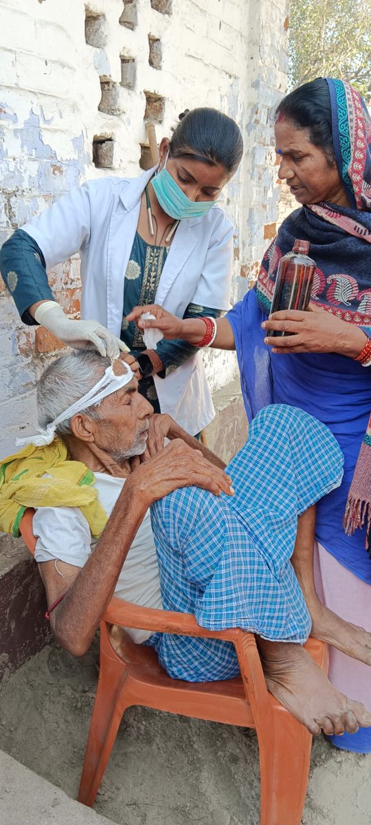 ABHWCs_Bihar's tweet photo. Home-based emergency care by HWC Bajitpur, Vaishali #Bihar. 🤕@A_ArogyaMandir @MoHFW_INDIA @BiharHealthDept @SHSBihar @AjayShahiDr @BMGFIndia @DrAkashMalik @DevenKhandait @Somesh_KumR @NHSRCINDIA @JhpiegoIndia https://t.co/kHZVPhlLRg