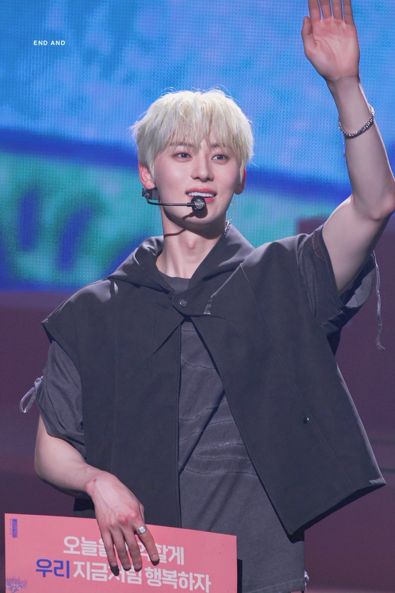 240308 
금발냥😺

#황민현
#HWANGMINHYUN