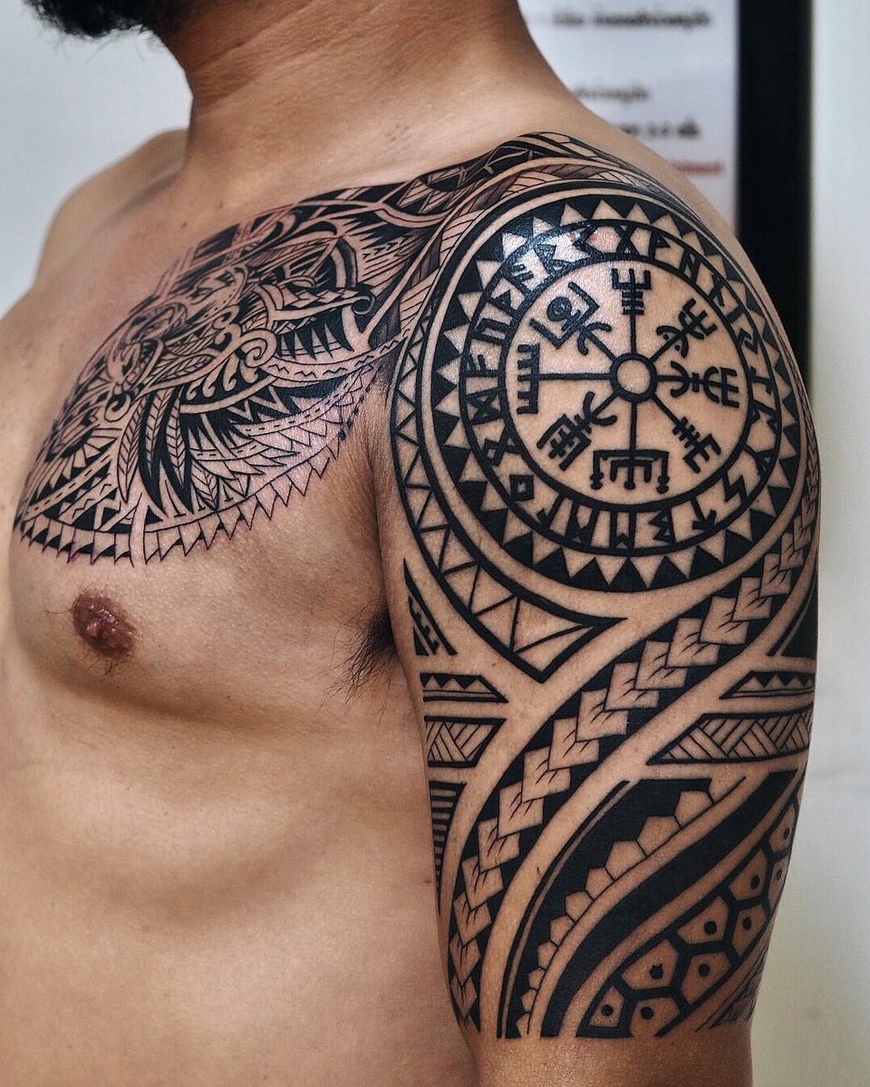Tattoo595's tweet photo. รอบเดียวจบ อึดมาก ช่วงหน้าอกก็จะรีบๆนึกนึงเนื่องจากลูกค้าเริ่มทนไม่ได้ เเต่อยากให้จบงานในรอบเดียว ช่างจัดให้ #ช่างสักลาย #ร้านสักเซฟวัน #ช่างสักโคราช https://t.co/lpcHqnNDTN