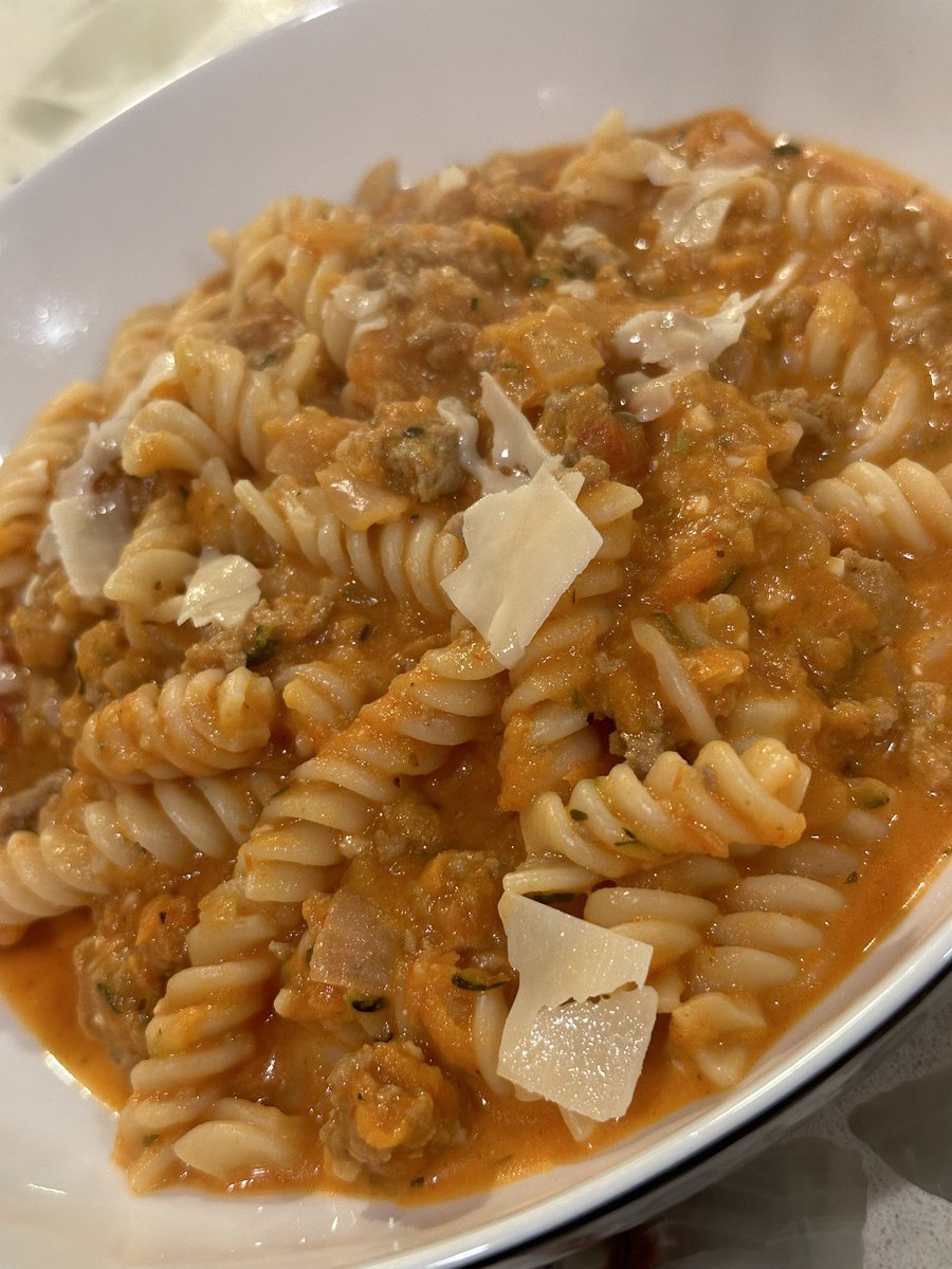 Tonight I made pasta and it was delicious. It was this recipe with a little modifications, including some cayenne pepper: realfoodwholelife.com/recipes/ground…

#geekeats