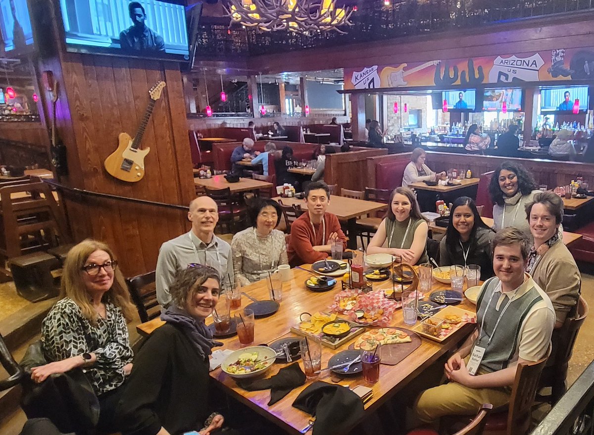 Our #SensorySystems #Neurogenetics session at #TAGC24 had so much cool science and scientists, we continued the fun over lunch - with @Barr_lab @pelincvolkan @Nemvec @sneeeharay @MichaelPHart1, and others!