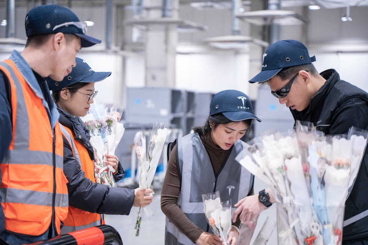 Tesla_Asia's tweet photo. Celebrating Women’s Day at the Gigafactory Shanghai🌟👩🏻 https://t.co/T79Eyl7RqN
