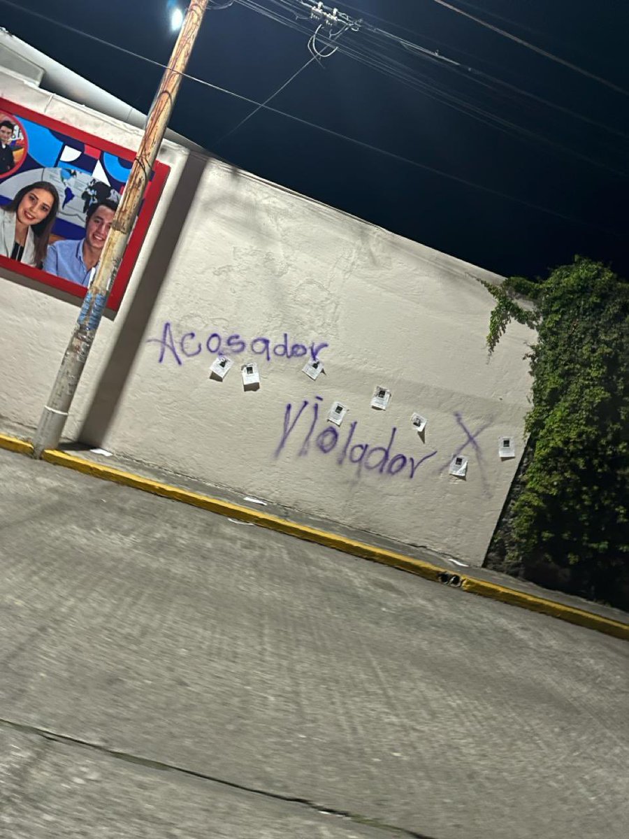 fracasarah's tweet photo. En la universidad la salle Cuernavaca, nos están silenciando tapando las denuncias de diversas compañeras a el profesor Adolfo Aburto. Las denuncias fueron presentadas a 2 distintos rectores sin respuesta alguna. @RuidoEnLaRed @LaSalle_MX @jluriosteguis @cuauhtemocb10 https://t.co/df584VlX7r