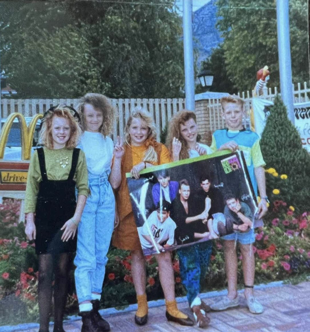 musicnerd2228's tweet photo. NKOTB performing on Kelly. Crazy to see this all these years later. New Kids on the Block was my favorite boy band growing up. They were the first concert I ever went to. I was in 4th grade. 😂❤️@nkotb #nkotb #firstconcert
#4thgrade #cousins #boyband #posters #concert #fun #music https://t.co/mXSgMmcYpj
