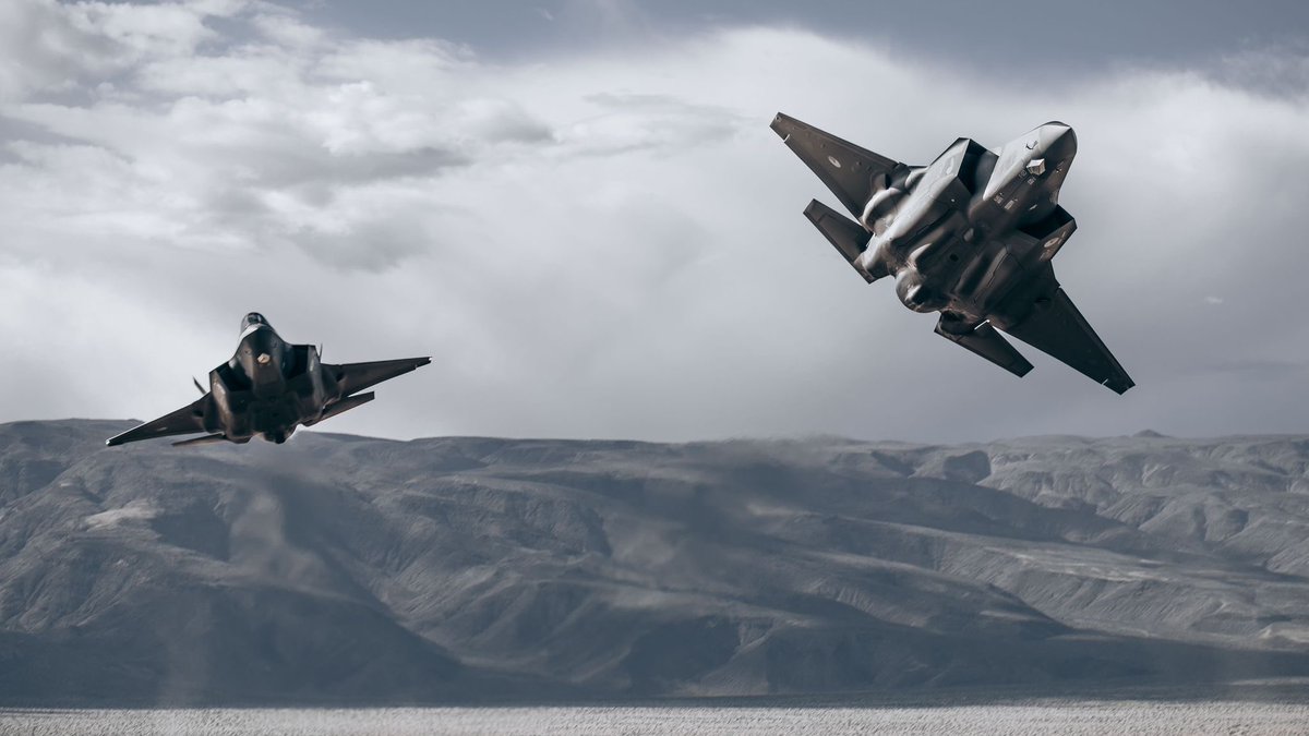pbsmaal's tweet photo. F-35 Friday in Vegas!
Great pics by team MCD/SCOM! @JuliettDelta15 @KlijnEva #Airpower #F35 #322FS @VlbLeeuwarden @Kon_Luchtmacht https://t.co/ld4BqOgLkm