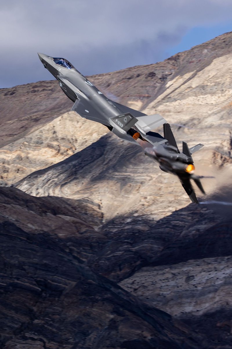 pbsmaal's tweet photo. F-35 Friday in Vegas!
Great pics by team MCD/SCOM! @JuliettDelta15 @KlijnEva #Airpower #F35 #322FS @VlbLeeuwarden @Kon_Luchtmacht https://t.co/ld4BqOgLkm