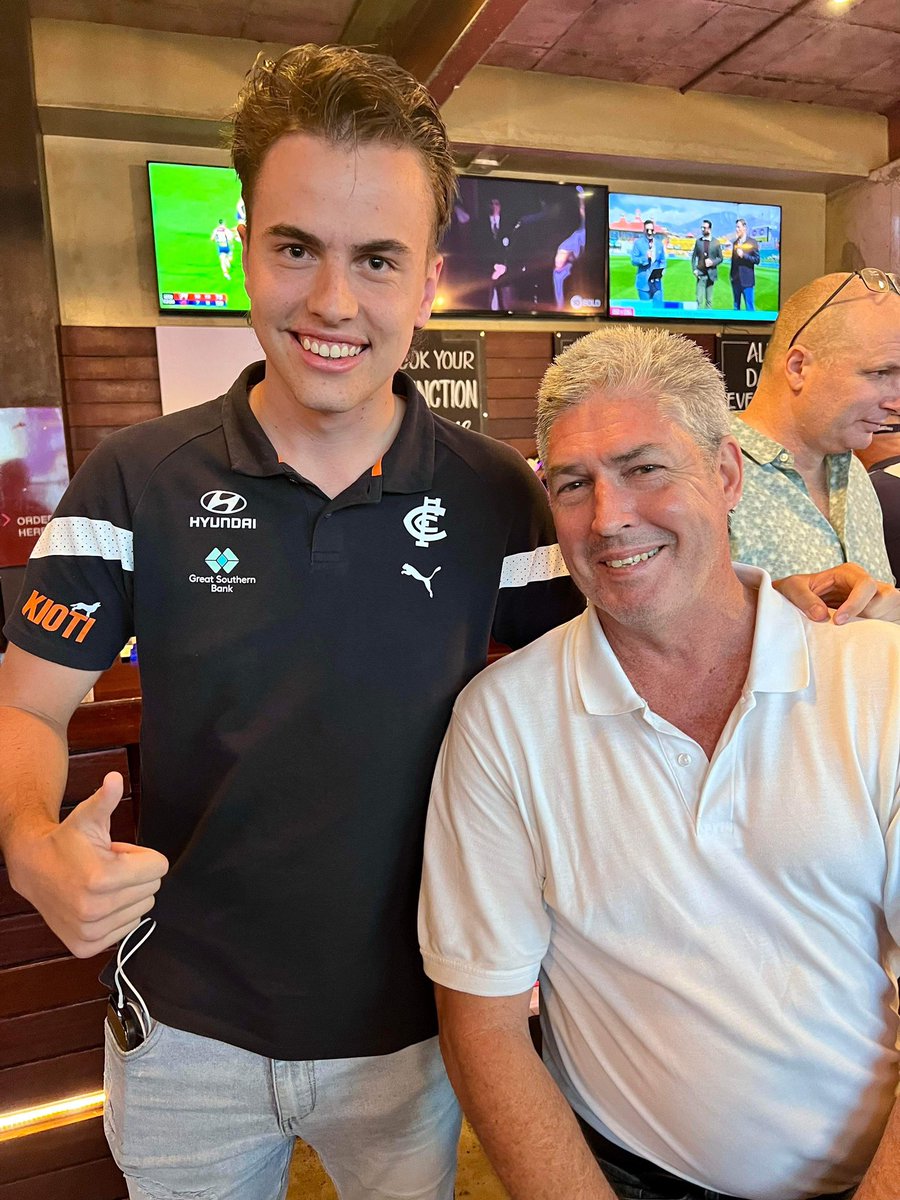 What a night it was at the Gabba.  🔵

A 46-point comeback in Brisbane to start our season & to top it off meeting Carlton legend and Premiership captain, Sticks Kernahan.

Onto the Tiges next week. 💪

#Baggers #AFLLionsBlues