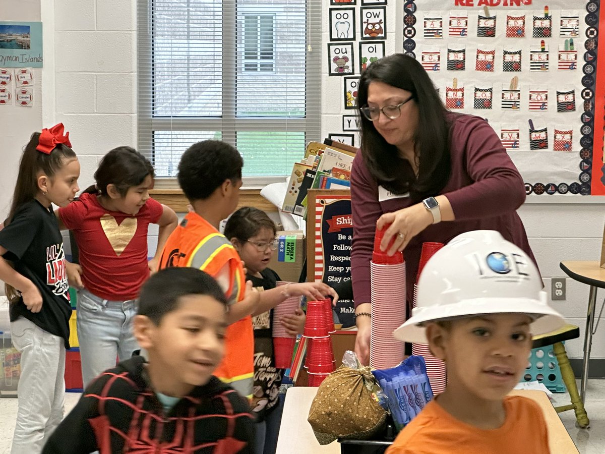 Iceengineers's tweet image. STEM / Career Day at JFK Elementary!! The future is looking bright!! 🌞🌞#consistentlydynamic #icengineers #learningisfun #stemeducation