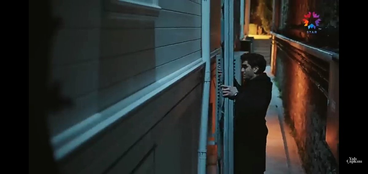 Ferit_GoldenBoy's tweet photo. Si Pelin siempre entra a mi habitación por la ventana.
¿Por qué yo, no?

#GoldenBoyTV #Yalıçapkını https://t.co/QyPQCwhx5c