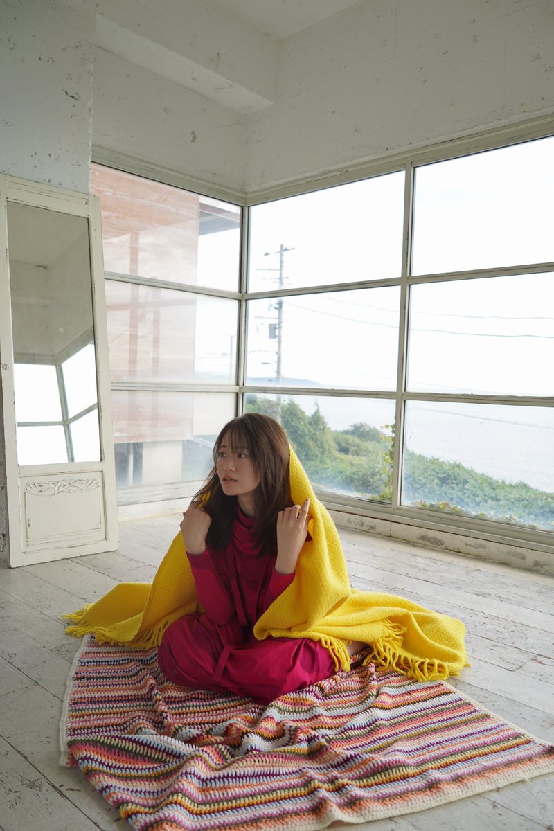 rena_calendar's tweet photo. 皆さん、良い週末をお過ごしでしょうか？💭💛

昨日、お知らせを致しましたHMV&amp;BOOKS SHINSAIBASHIでのお渡し会B券が追加となっております🩰🎀

【購入はこちら】
https://t.co/Uf7KVR2lGG

皆さん、チェックしてみてください🥰 https://t.co/1cE1YUnhfD