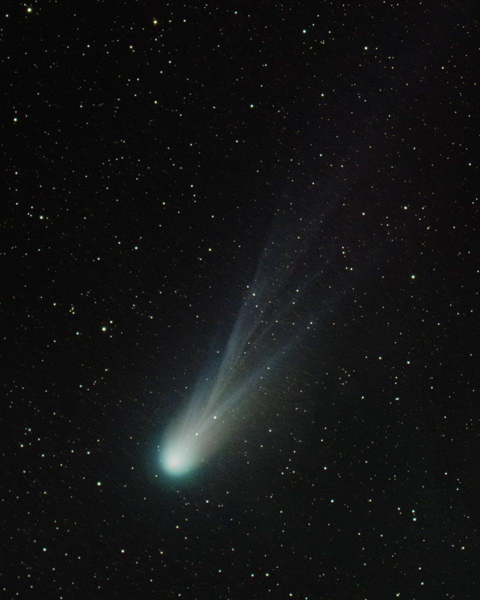 Another snapshot of Comet 12P/Pons-Brooks from earlier tonight (March 8). This one came out a bit better. 14 x 1 min. with the @zwoasi 6200MC and Askar FRA500 at f3.9 #Astrophotography