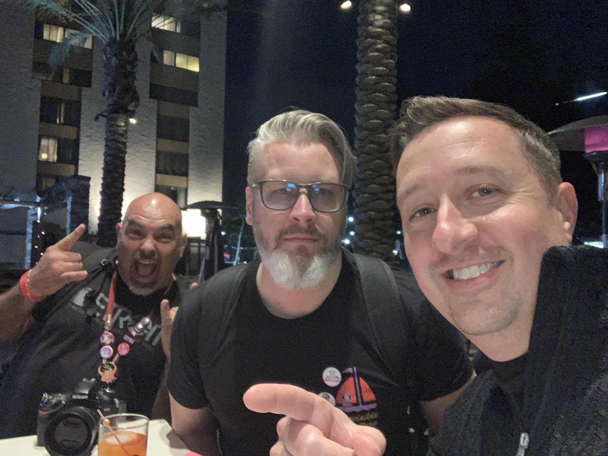 ApodDcast's tweet photo. Our boi @JohnnyUtahBrah in the back hanging at #TFconLA https://t.co/j82KwPUeZA