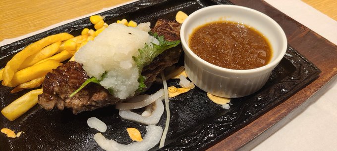 宮のたれ(要冷蔵)、好き。スーパーでたまにポーションで売ってて買う。 
