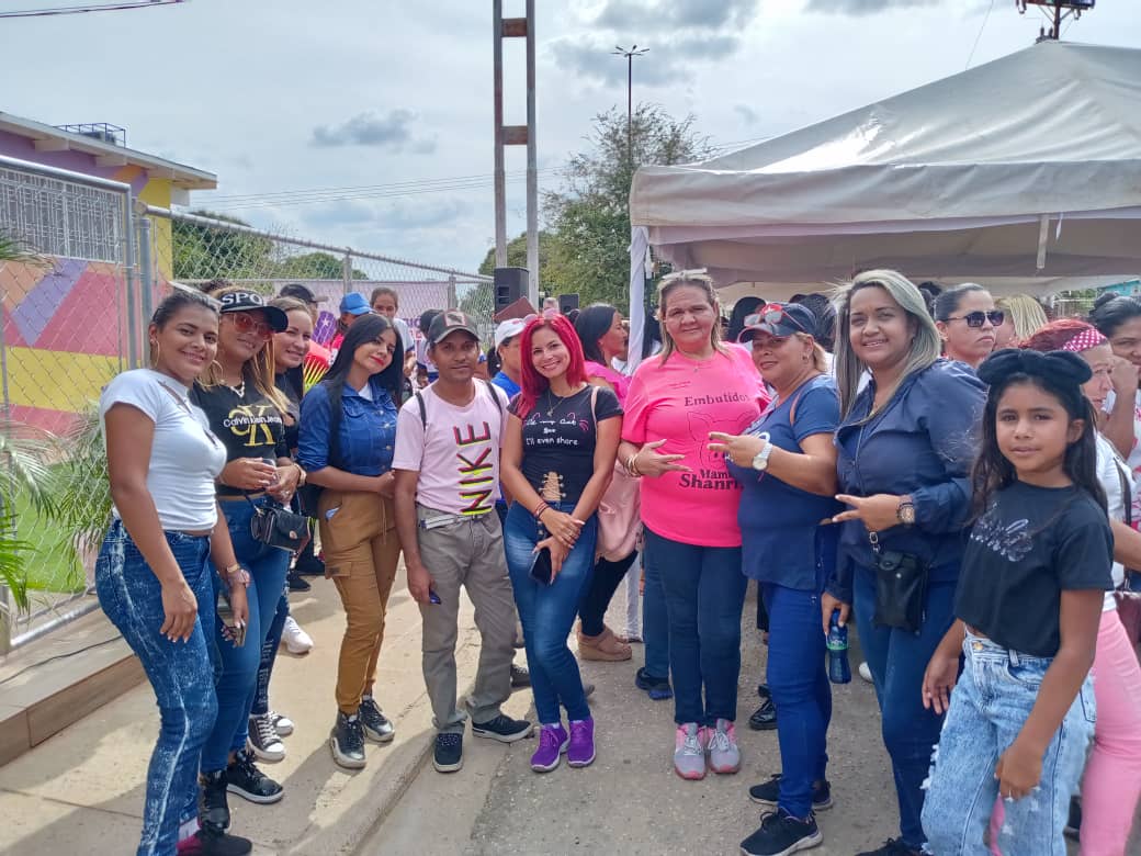 "La mejor unión es la que surge del amor y no de la fuerza".
Hugo Chávez

Desde el Municipio Francisco de Miranda Pariaguan, #TUPAMARO presente en la inauguración del CCM Rosa Valera,en el marco del mes de la mujer. ✊🏽🔴⚫ 

<a href="/NicolasMaduro/">Nicolás Maduro</a>
#VenezuelaMujer